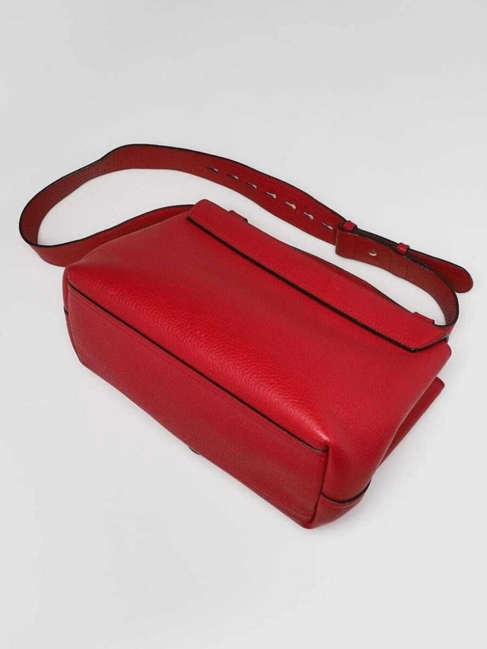 Gucci Red Pebbled Leather Marmont Medium Shoulder Bag - Picture 3 of 9